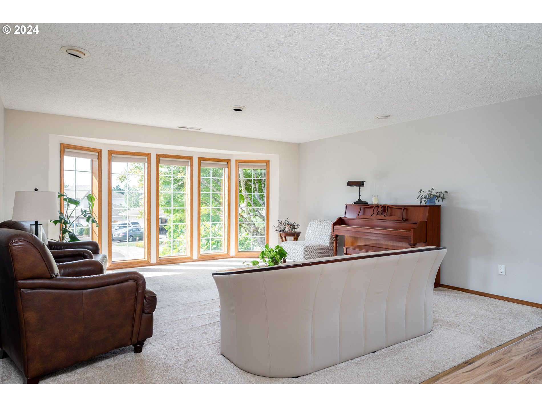 1908 Northwest 140th Circle Vancouver, WA 98685 - Photo 6 of 46 a living room with furniture and a potted plant
