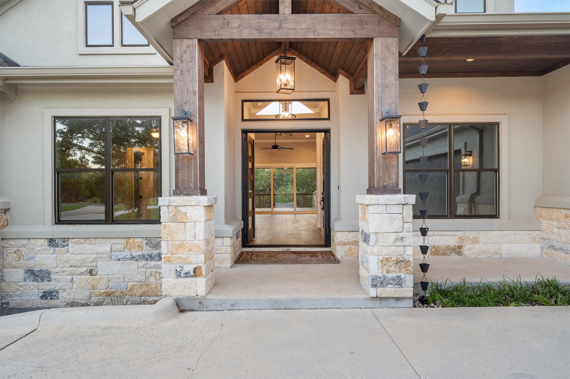 302 Highland Spring Lane Georgetown, TX 78633 - Photo 9 of 38 Gallery Image 9