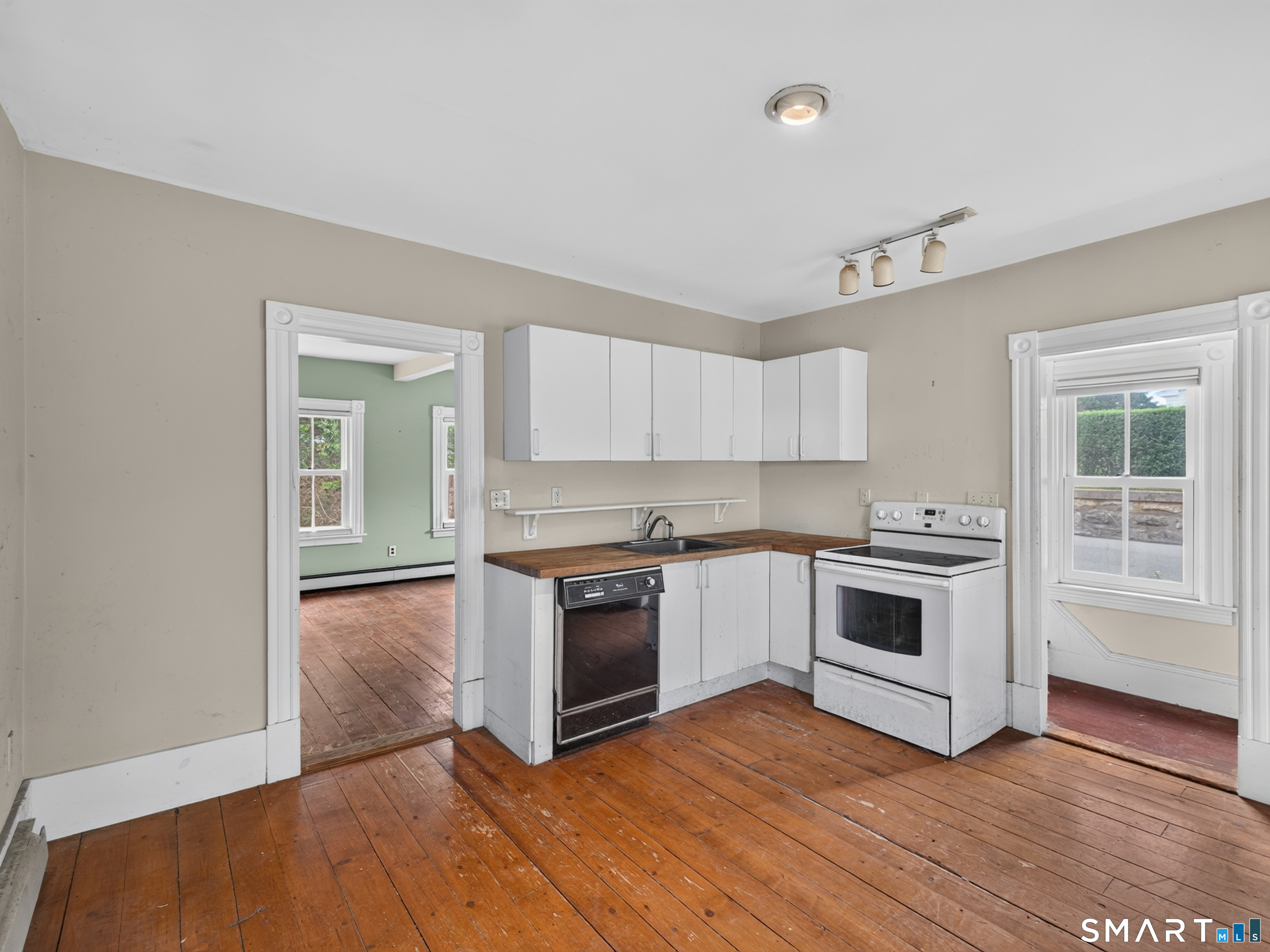 61 Prospect Hill Road Groton, CT 06340 - Photo 7 of 31