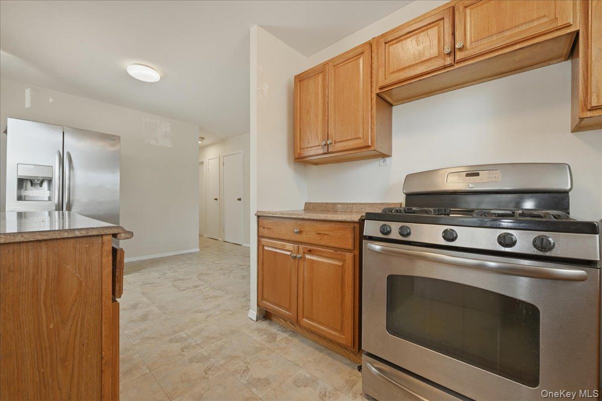 51 Hickory Road Port Washington, NY 11050 - Photo 6 of 16 Kitchen
