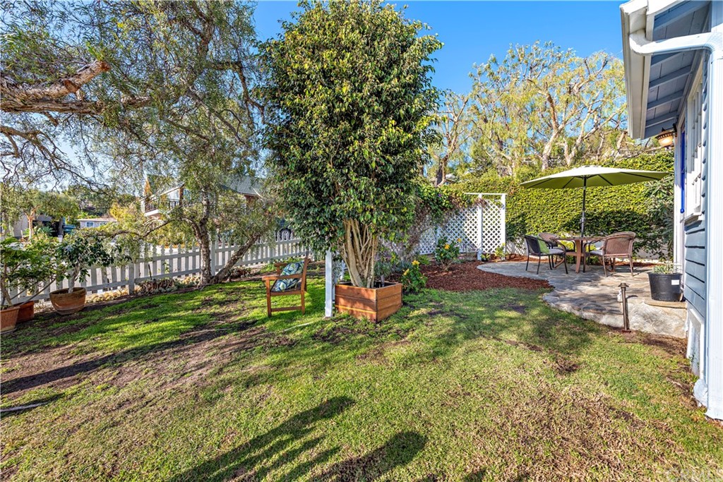 429 Hawthorne Road Laguna Beach, CA 92651 - Photo 2 of 33 a view of park with bench and trees