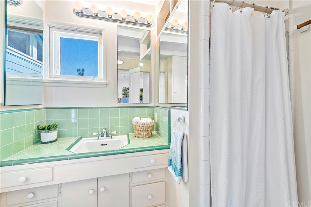 429 Hawthorne Road Laguna Beach, CA 92651 - Photo 15 of 33 a bathroom with a sink and a mirror