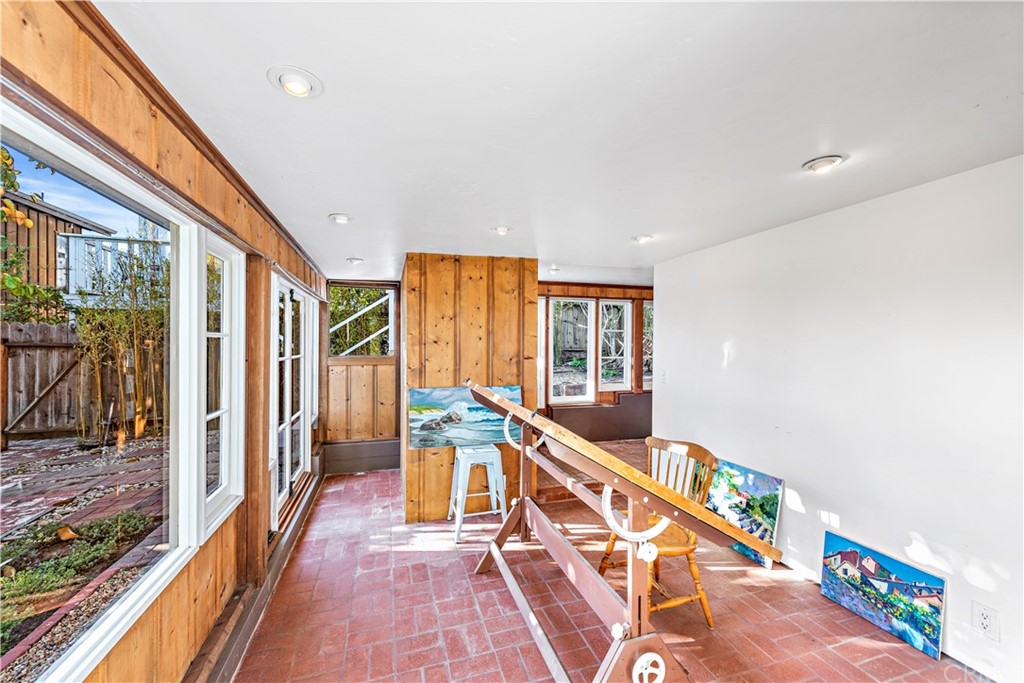 429 Hawthorne Road Laguna Beach, CA 92651 - Photo 27 of 33 a view of an entryway