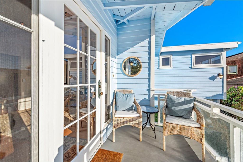 429 Hawthorne Road Laguna Beach, CA 92651 - Photo 5 of 33 a view of an outdoor seating area