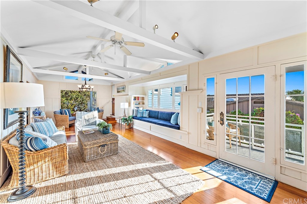 429 Hawthorne Road Laguna Beach, CA 92651 - Photo 7 of 33 a living room with furniture and a table
