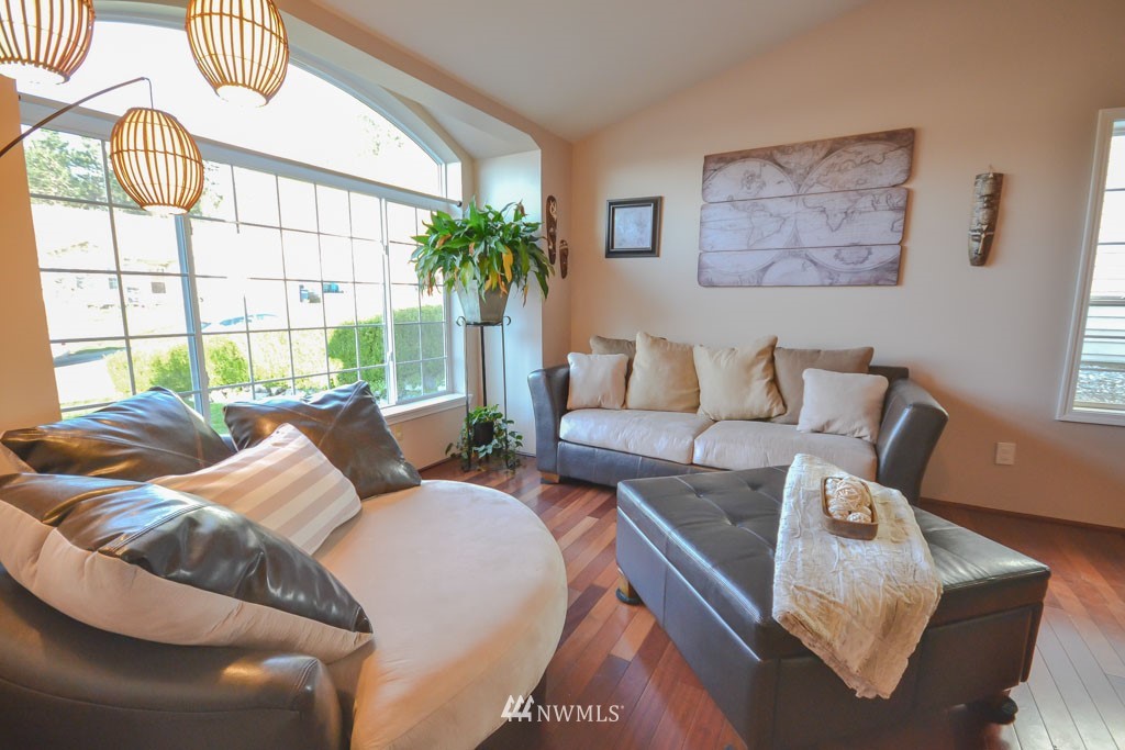 2402 211th Street Southeast Bothell, WA 98021 - Photo 3 of 20