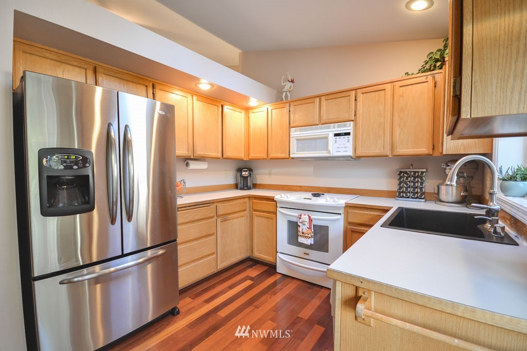 2402 211th Street Southeast Bothell, WA 98021 - Photo 5 of 20