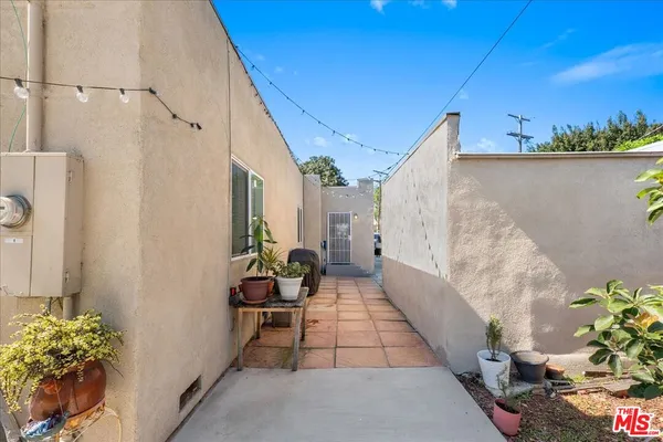$999,999 | 6612 Madden Avenue, Los Angeles, CA 90043