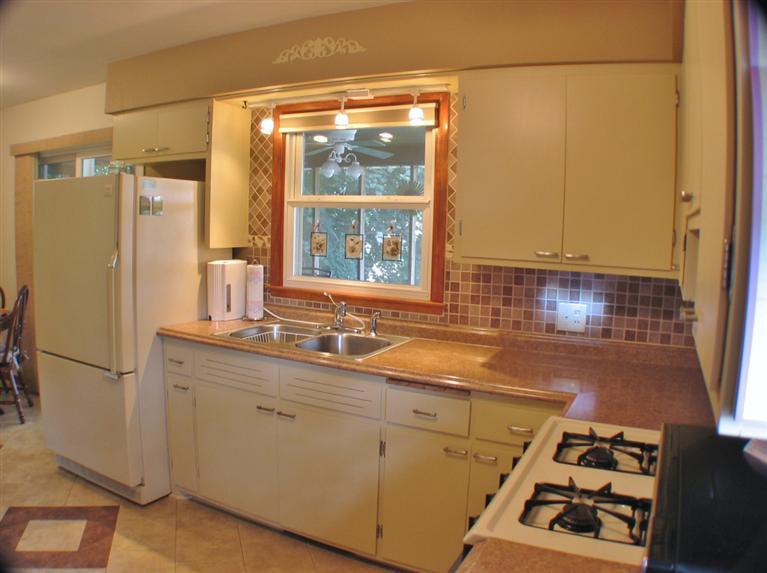 2515 Cleveland Street Clinton, IA 52732 - Photo 3 of 17 Gallery Image 3