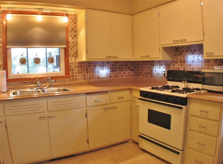 2515 Cleveland Street Clinton, IA 52732 - Photo 4 of 17 Gallery Image 4