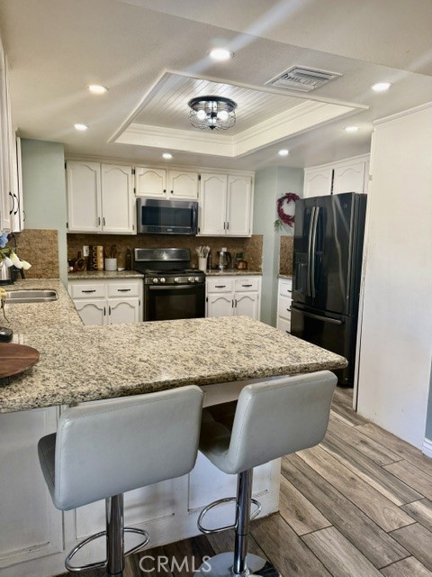 13375 Rincon Road Apple Valley, CA 92308 - Photo 17 of 72 Kitchen