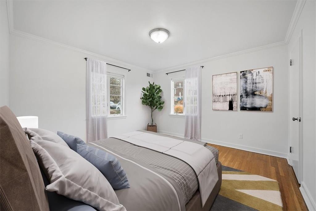 2800 Fernwald Road Pittsburgh, PA 15217 - Photo 21 of 37 a bedroom with a bed and painting on the wall