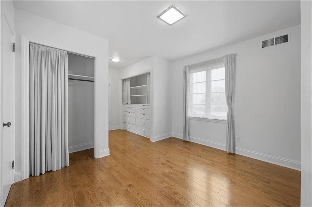 2800 Fernwald Road Pittsburgh, PA 15217 - Photo 26 of 37 an empty room with windows