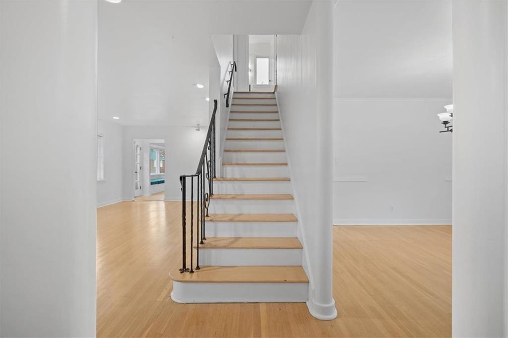 2800 Fernwald Road Pittsburgh, PA 15217 - Photo 4 of 37 a view of entryway and hall