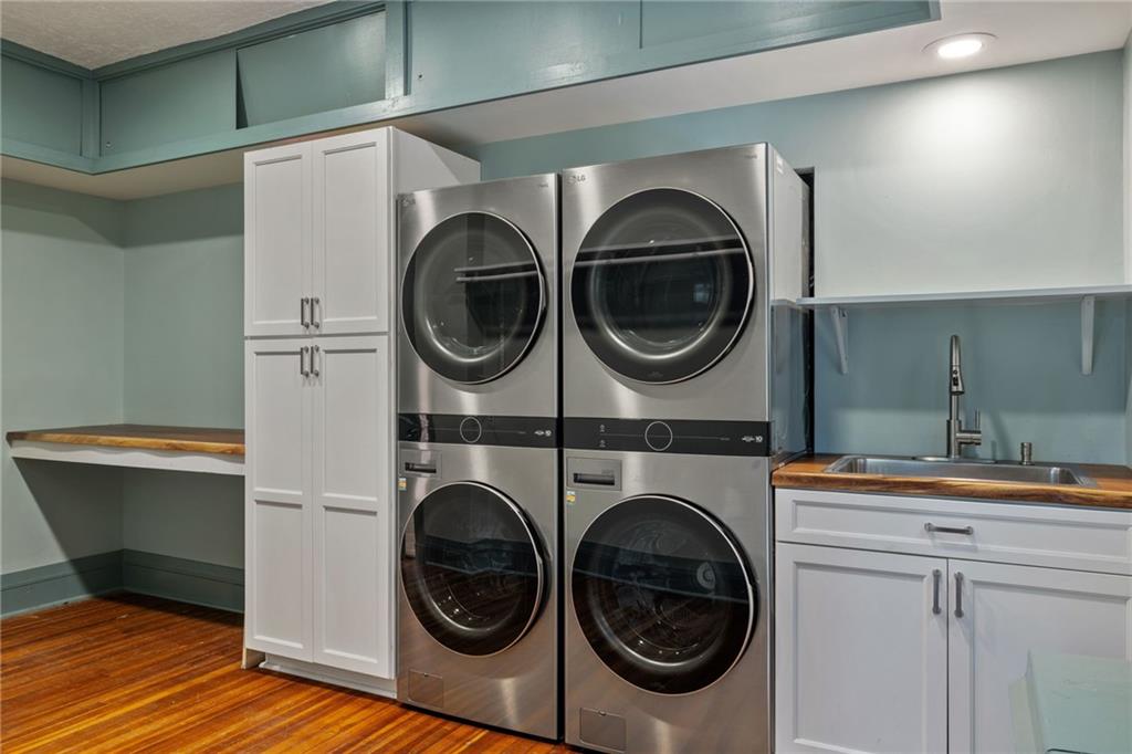 5515 Darlington Road Pittsburgh, PA 15217 - Photo 45 of 50 a utility room with sink dryer and washer