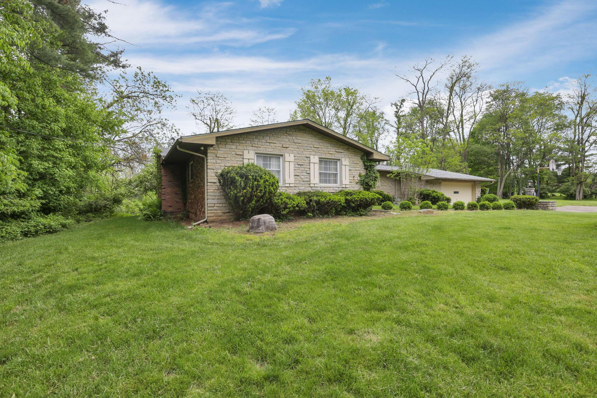 7766 Rodebaugh Road Reynoldsburg, OH 43068 - Photo 5 of 59 Home front