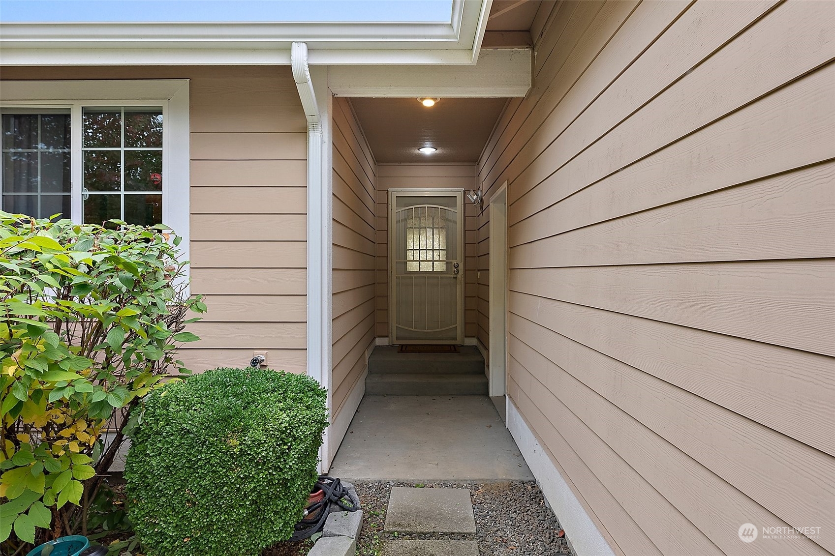 707 Sylvan Way Bremerton, WA 98310 - Photo 2 of 31 Gallery Image 2