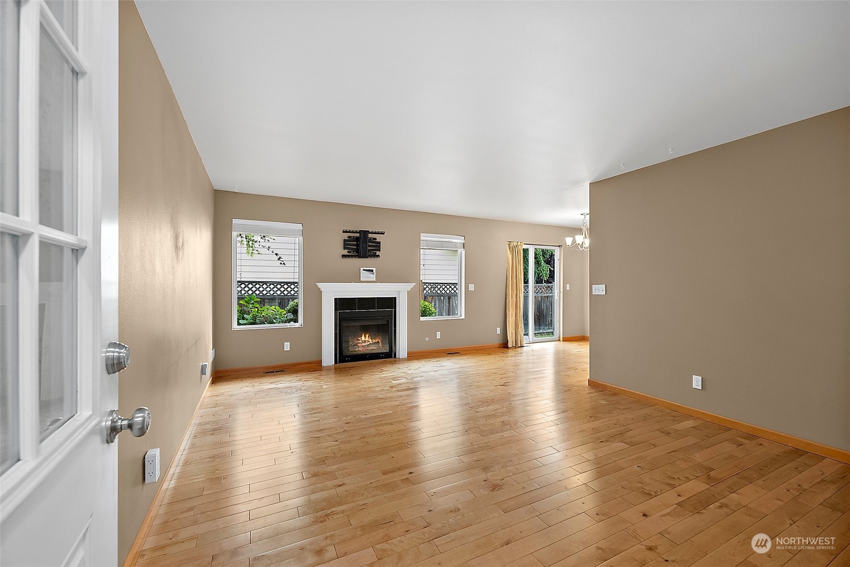 707 Sylvan Way Bremerton, WA 98310 - Photo 3 of 31 Gallery Image 3