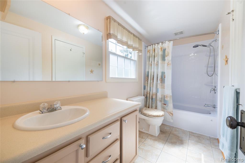 27758 Johnson Road Grosse Ile, MI 48138 - Photo 32 of 49