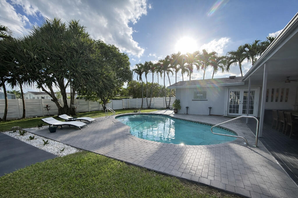 5408 Jackson Street Hollywood, FL 33021 - Photo 37 of 42 a view of a backyard with a garden