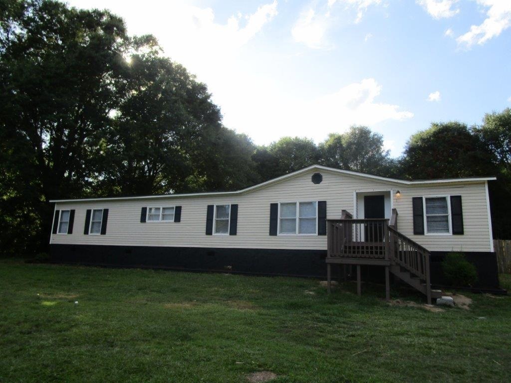 a view of a house with a backyard