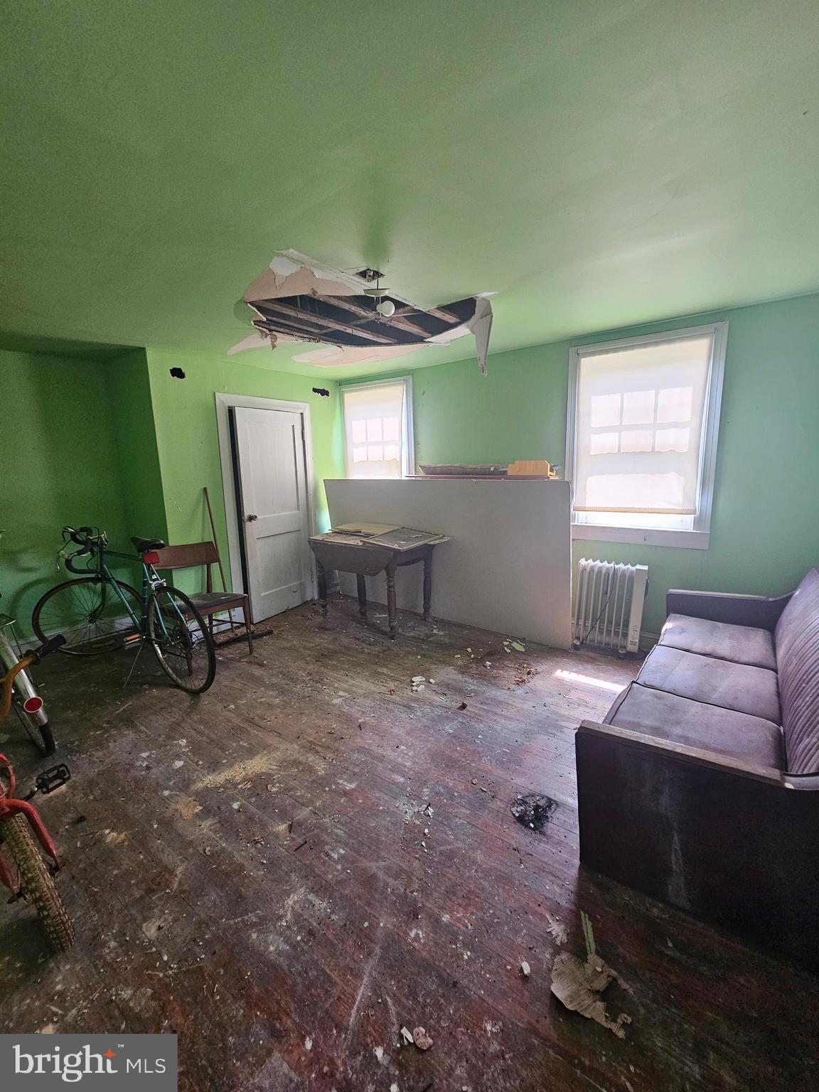 2695 Elsey Road Nanticoke, MD 21840 - Photo 14 of 46 a room with furniture and a window