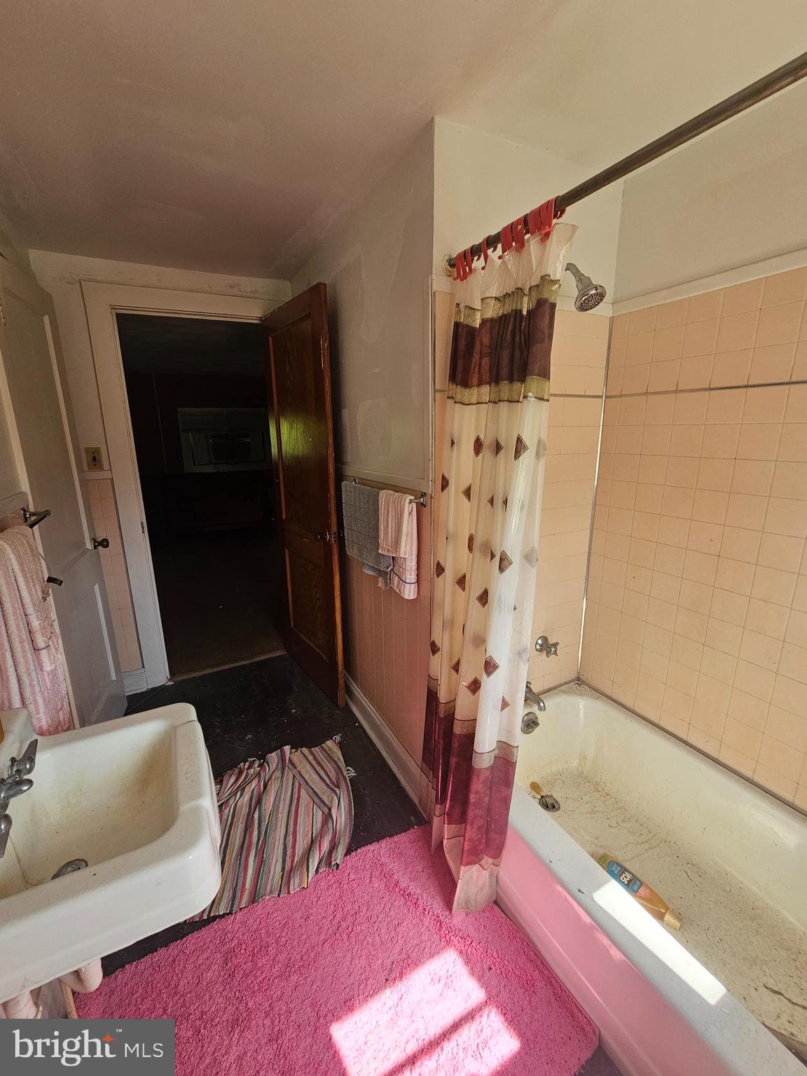 2695 Elsey Road Nanticoke, MD 21840 - Photo 29 of 46 a living room with blue walls and a couch