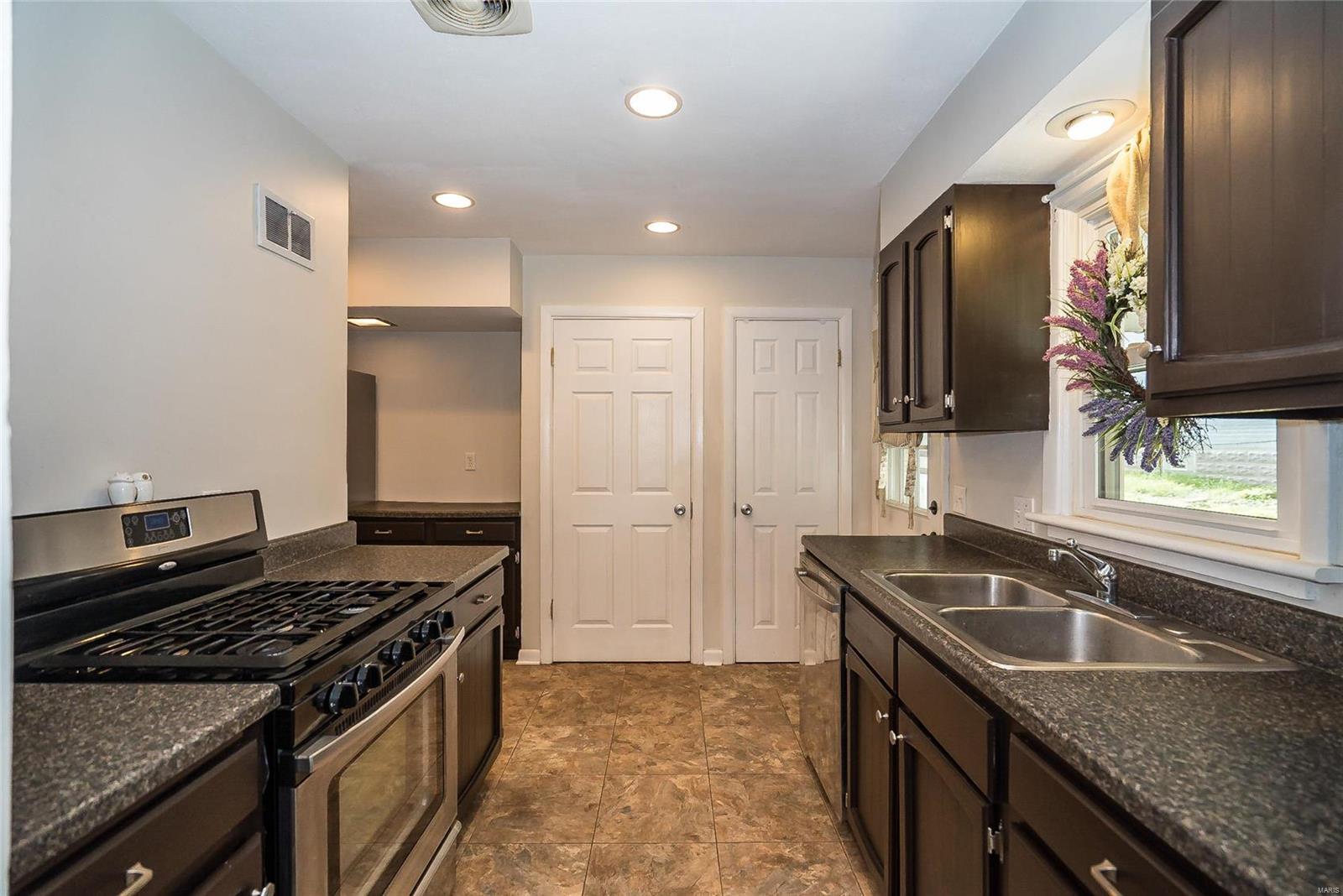 1270 North Sappington Road St. Louis, MO 63122 - Photo 9 of 32 Gallery Image 9