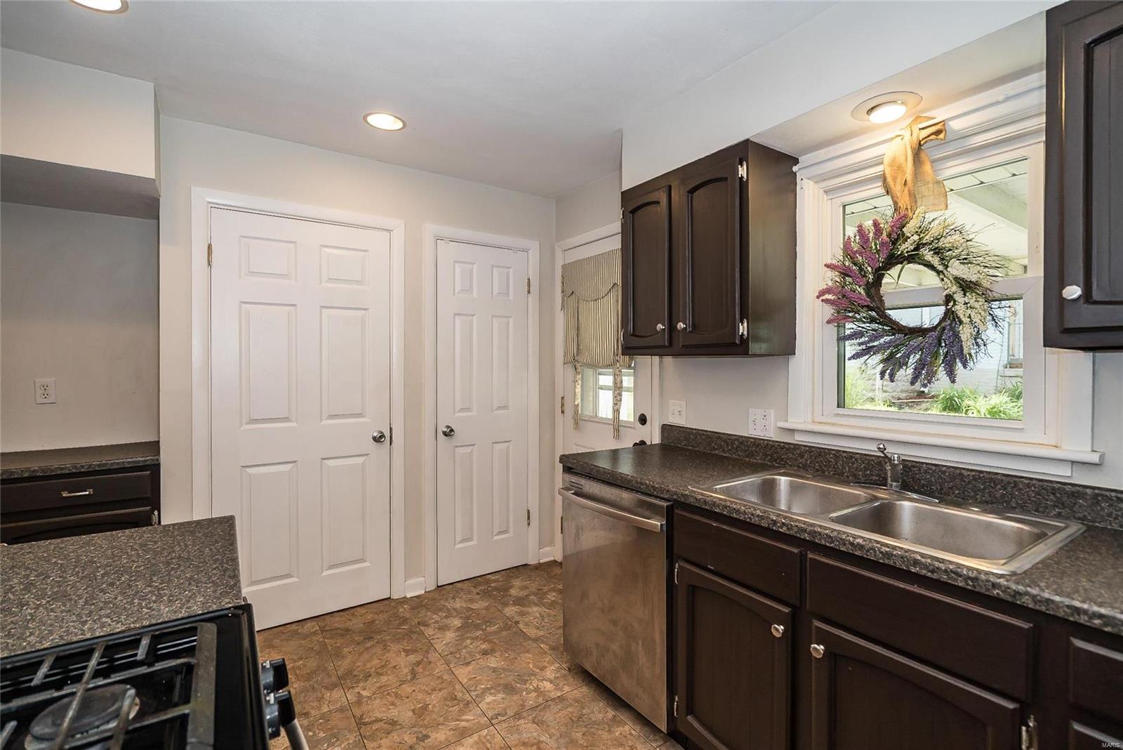 1270 North Sappington Road St. Louis, MO 63122 - Photo 10 of 32 Gallery Image 10
