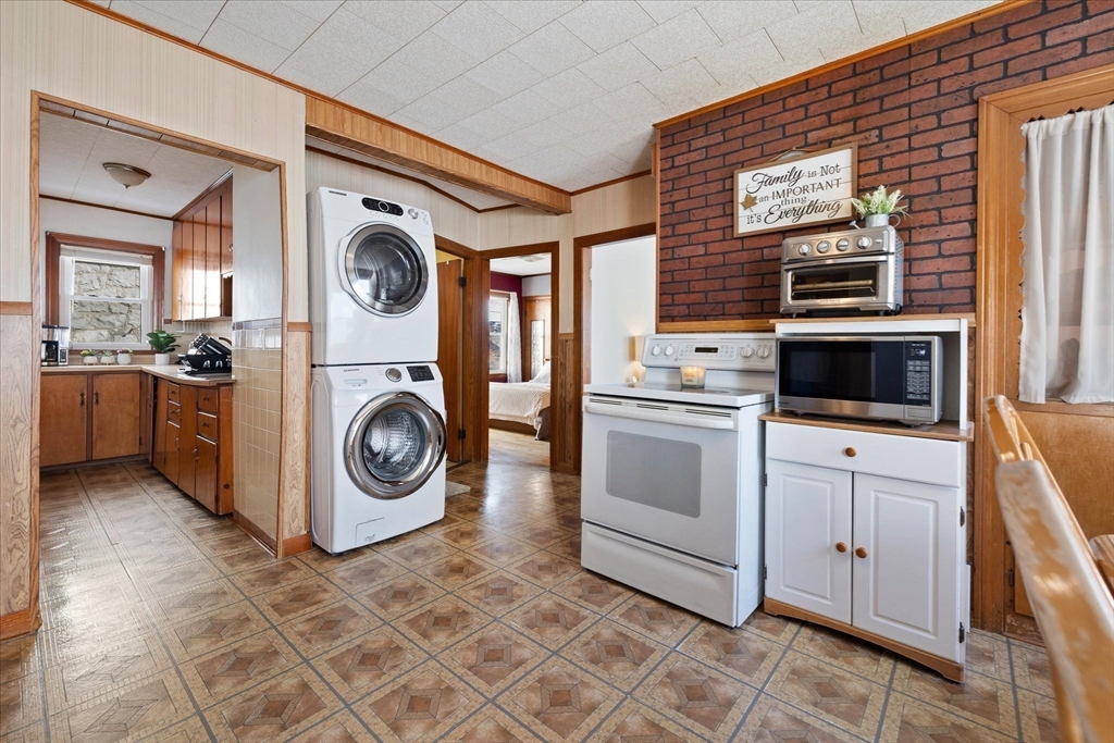 17 Fifth Avenue Worcester, MA 01607 - Photo 3 of 42 Gallery Image 3