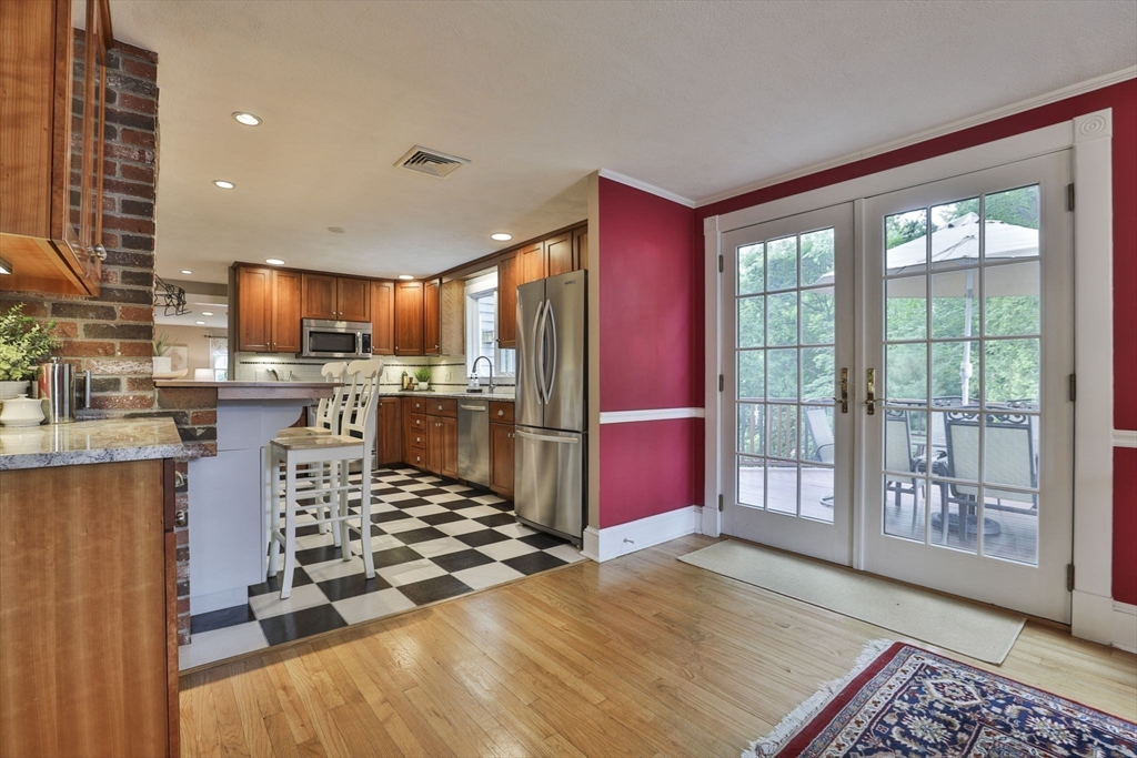 33 Reynolds Road Wakefield, MA 01880 - Photo 10 of 42