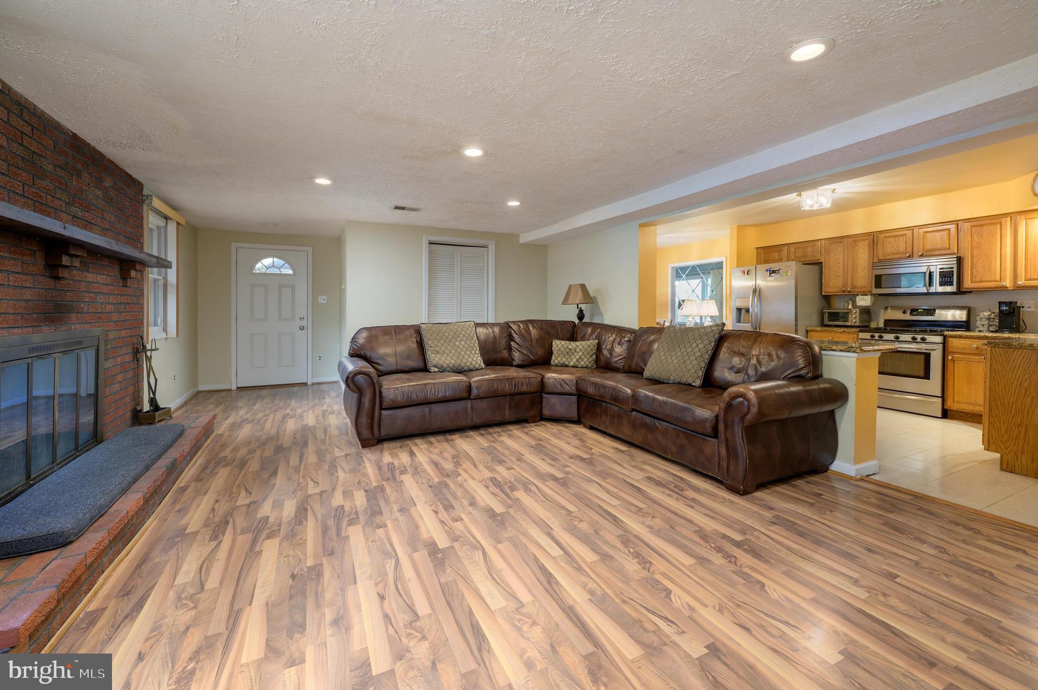 621 South Forklanding Road Maple Shade, NJ 08052 - Photo 3 of 23