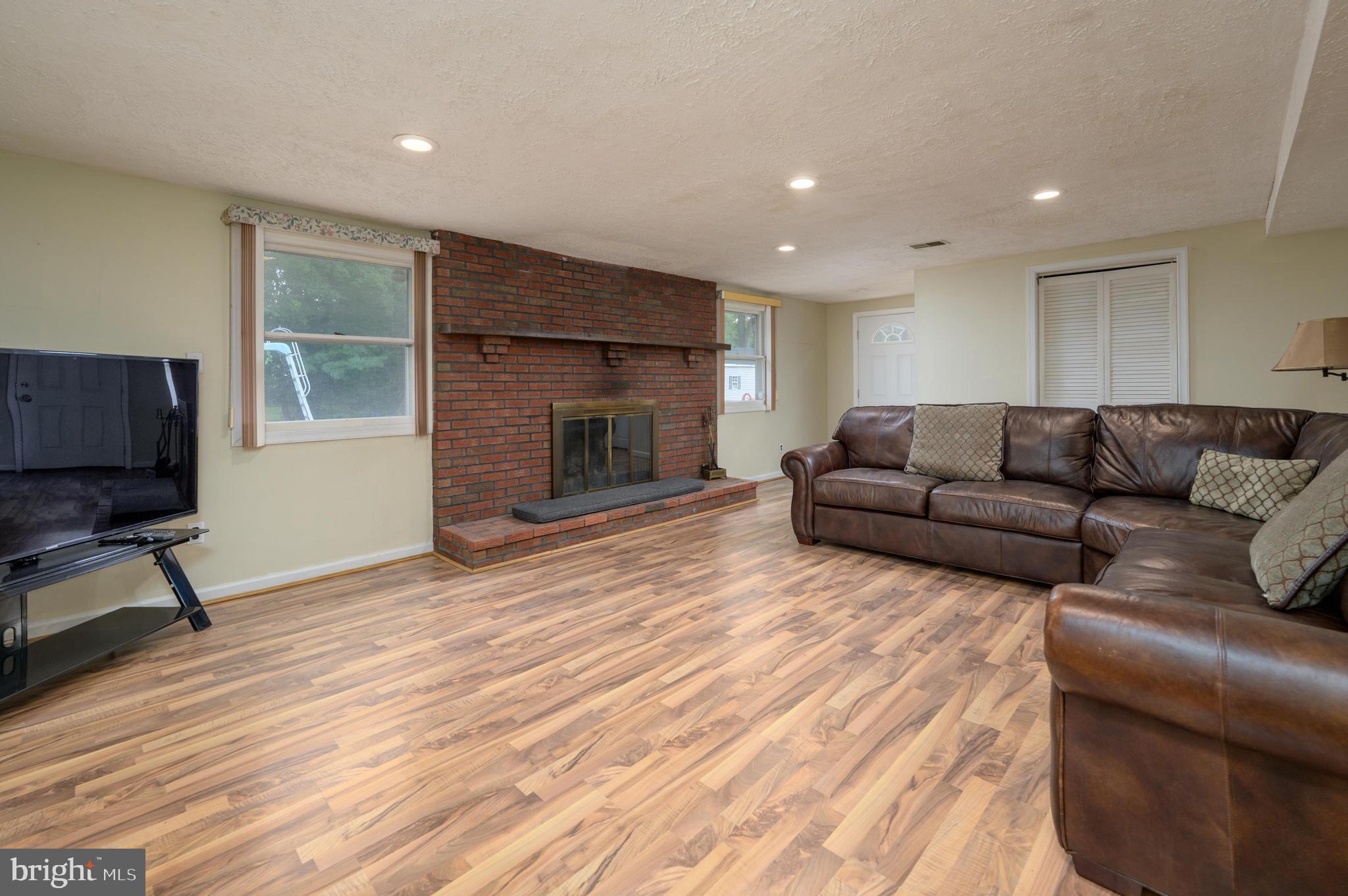 621 South Forklanding Road Maple Shade, NJ 08052 - Photo 5 of 23