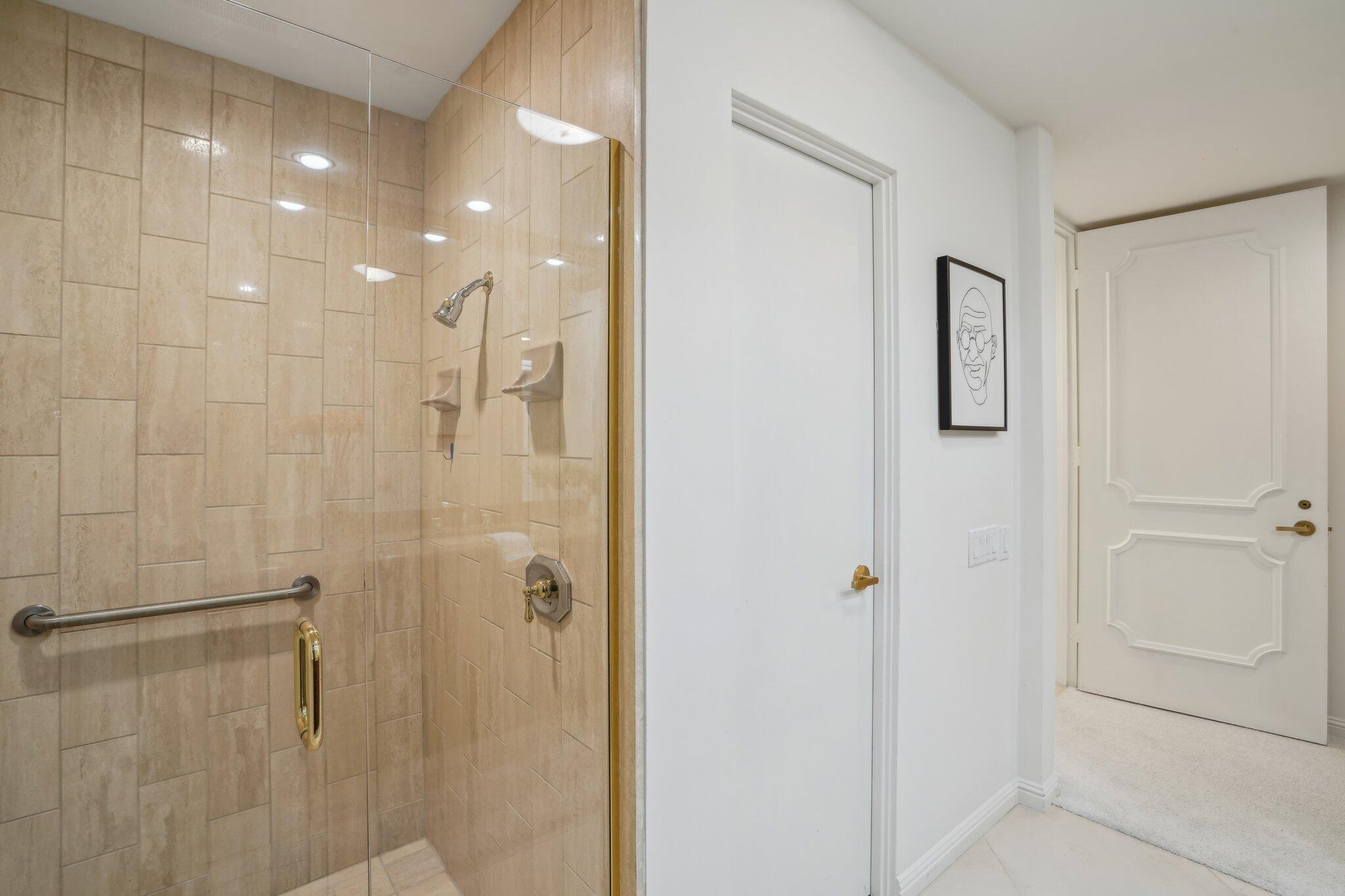 1 Exeter Court Rancho Mirage, CA 92270 - Photo 33 of 41 Guest ensuite #2