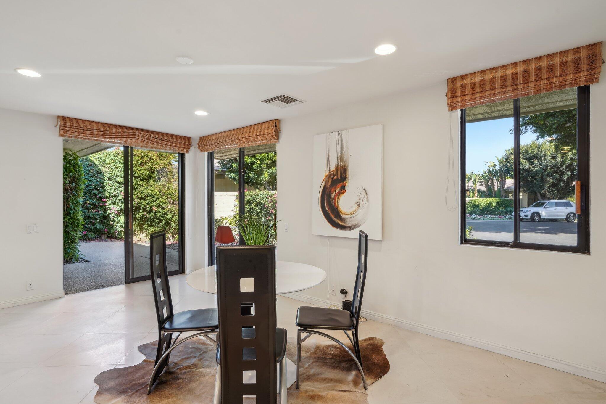 1 Exeter Court Rancho Mirage, CA 92270 - Photo 9 of 41 Kitchen seating area