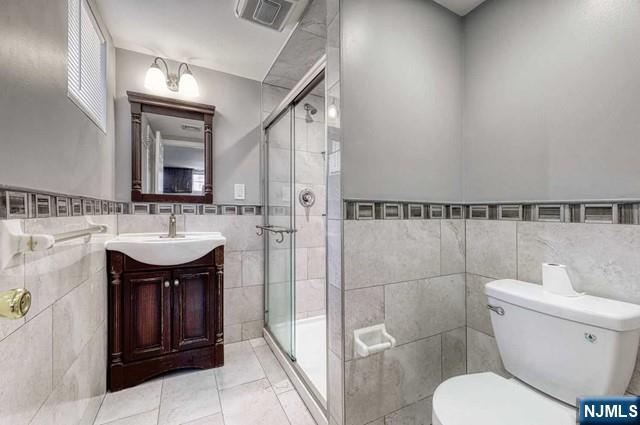 407 Hudson Street, Unit 1 Hackensack, NJ 07601 - Photo 8 of 8 a bathroom with a sink toilet and shower