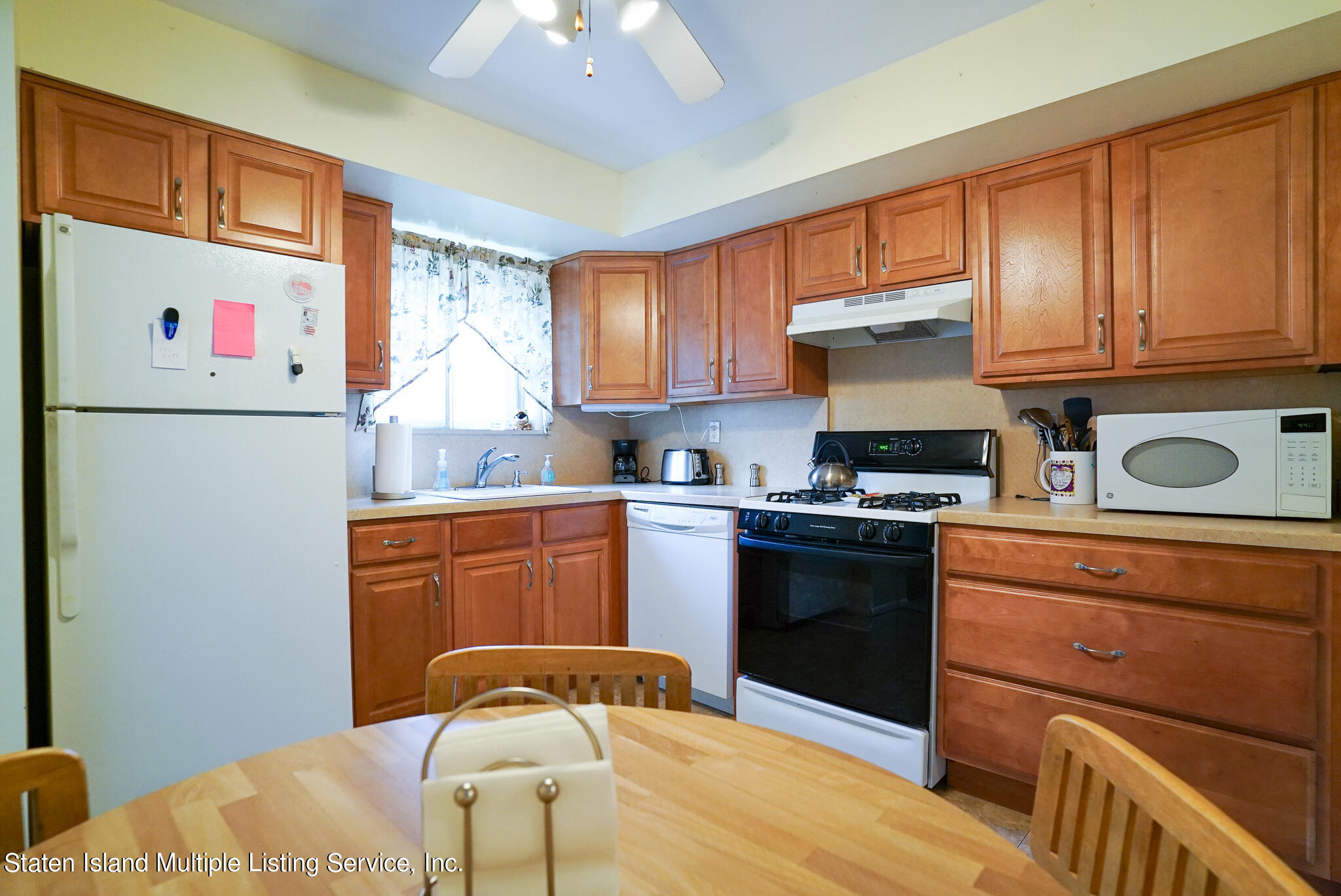 240 Woodrow Road Staten Island, NY 10312 - Photo 12 of 29 DSC02610