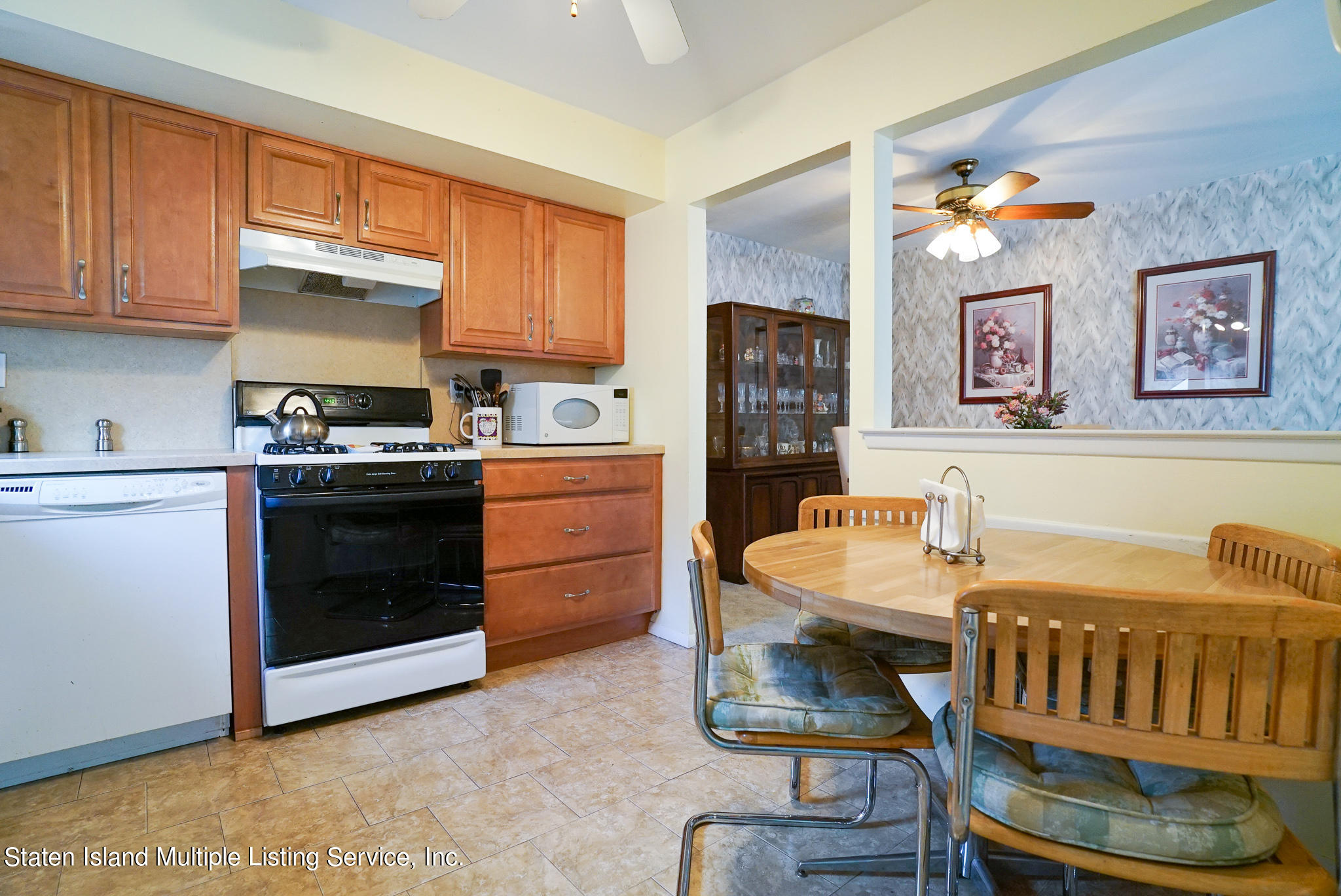 240 Woodrow Road Staten Island, NY 10312 - Photo 13 of 29 DSC02611