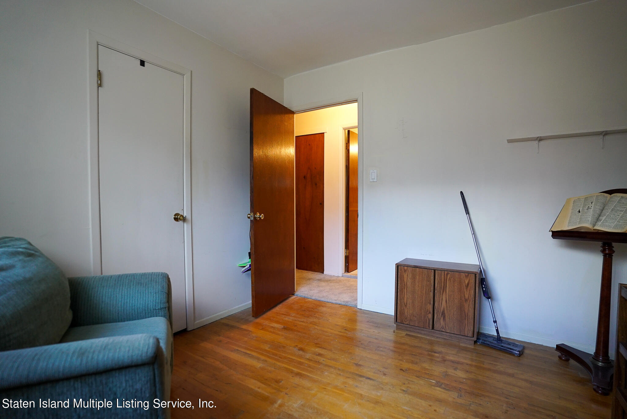 240 Woodrow Road Staten Island, NY 10312 - Photo 18 of 29 DSC02619