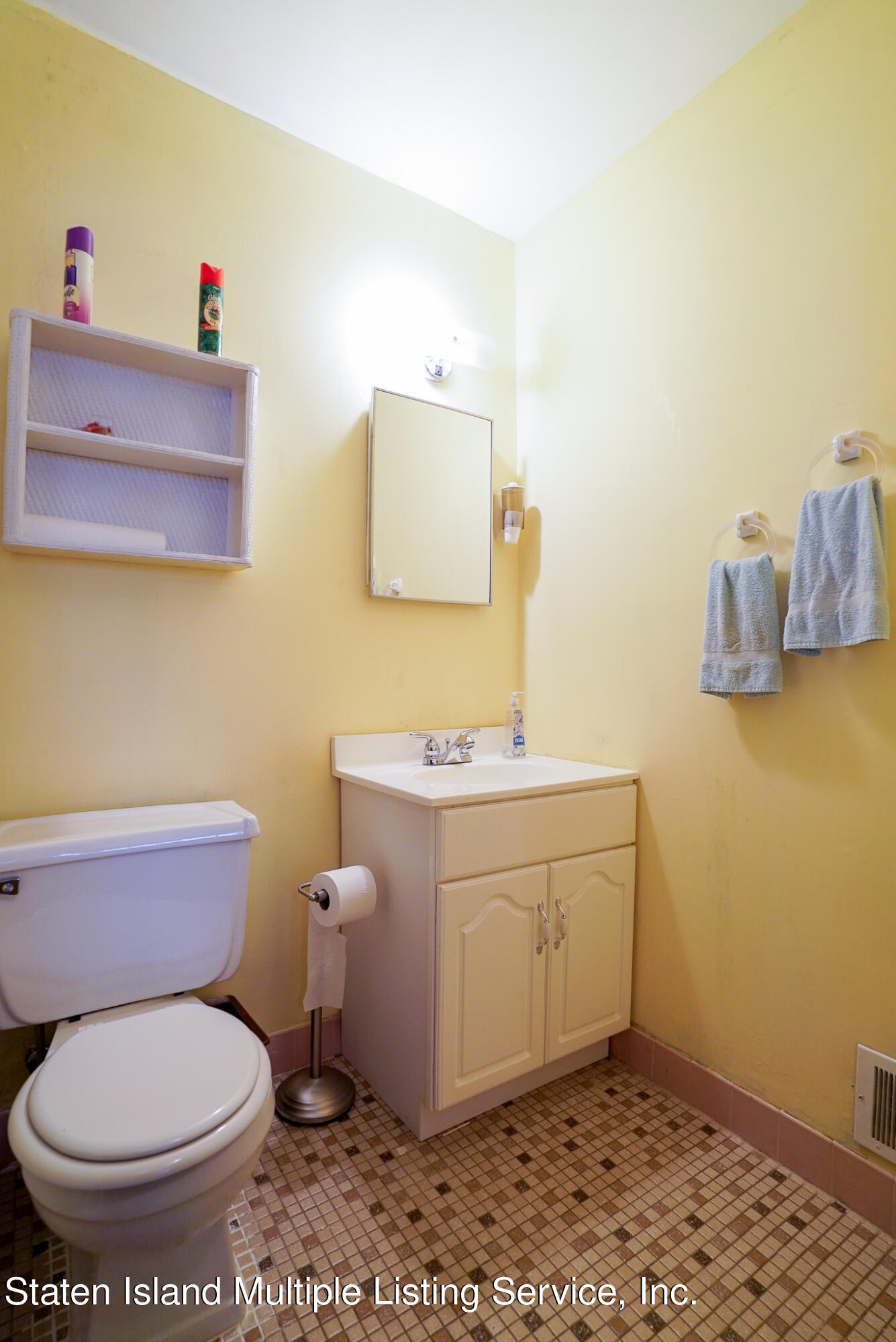 240 Woodrow Road Staten Island, NY 10312 - Photo 27 of 29 DSC02632