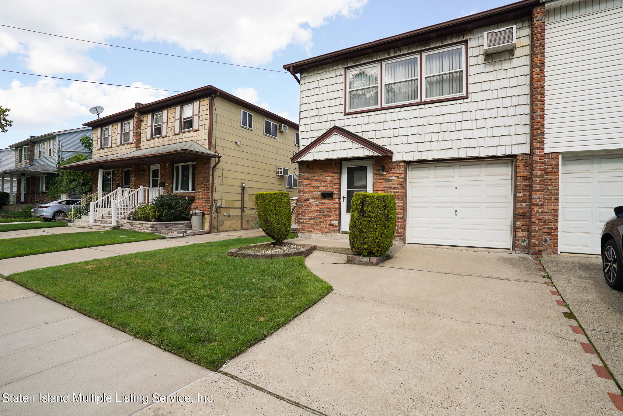 240 Woodrow Road Staten Island, NY 10312 - Photo 3 of 29 DSC02599