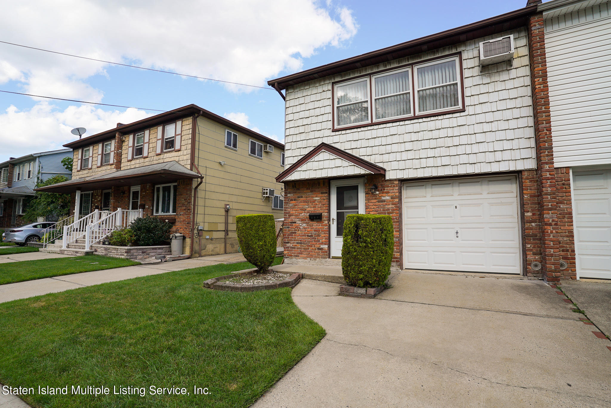 240 Woodrow Road Staten Island, NY 10312 - Photo 4 of 29 DSC02600