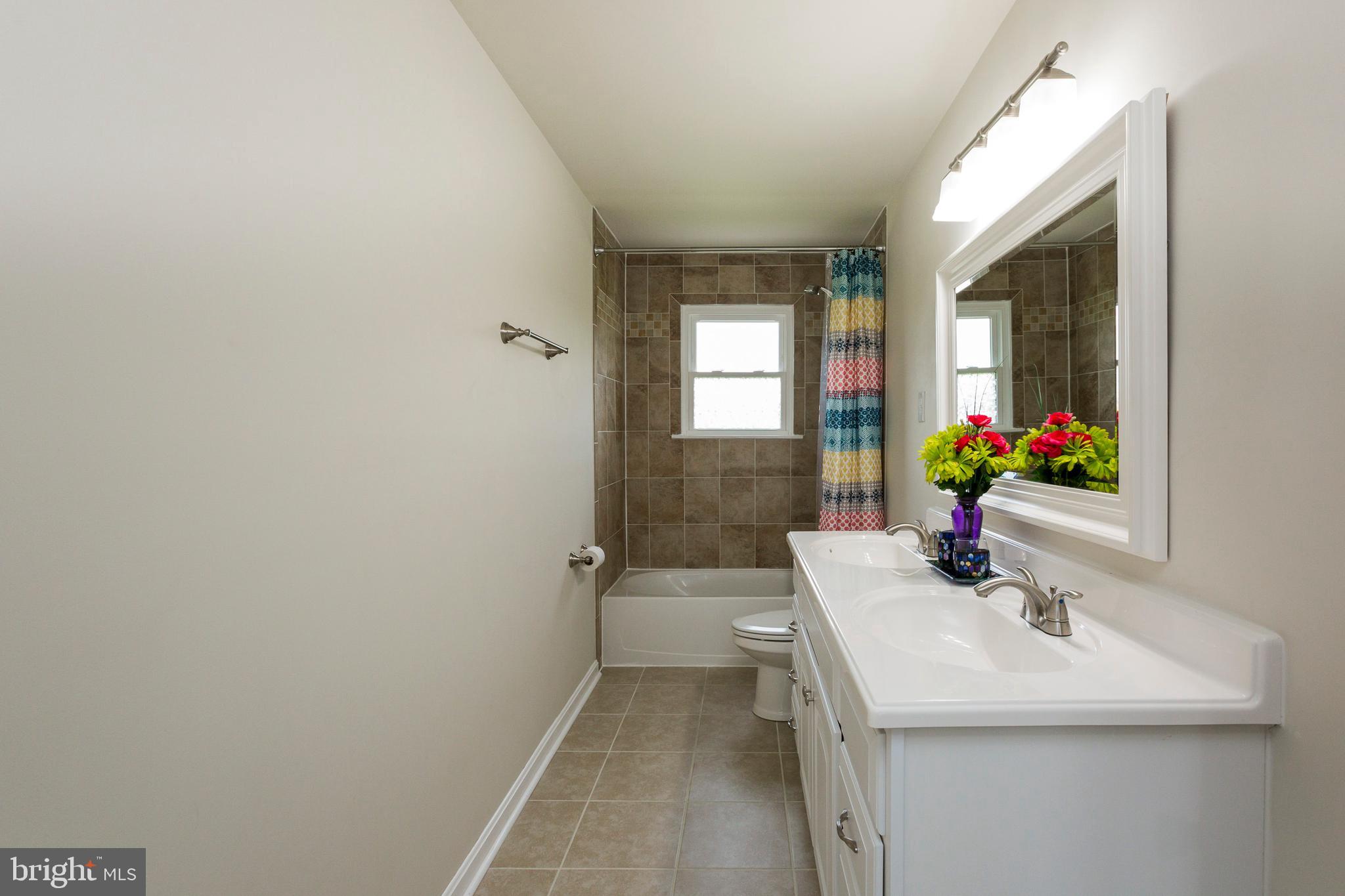 37700 Waterloo Road Coltons Point, MD 20626 - Photo 14 of 27 Full bath off living room with tile surround.