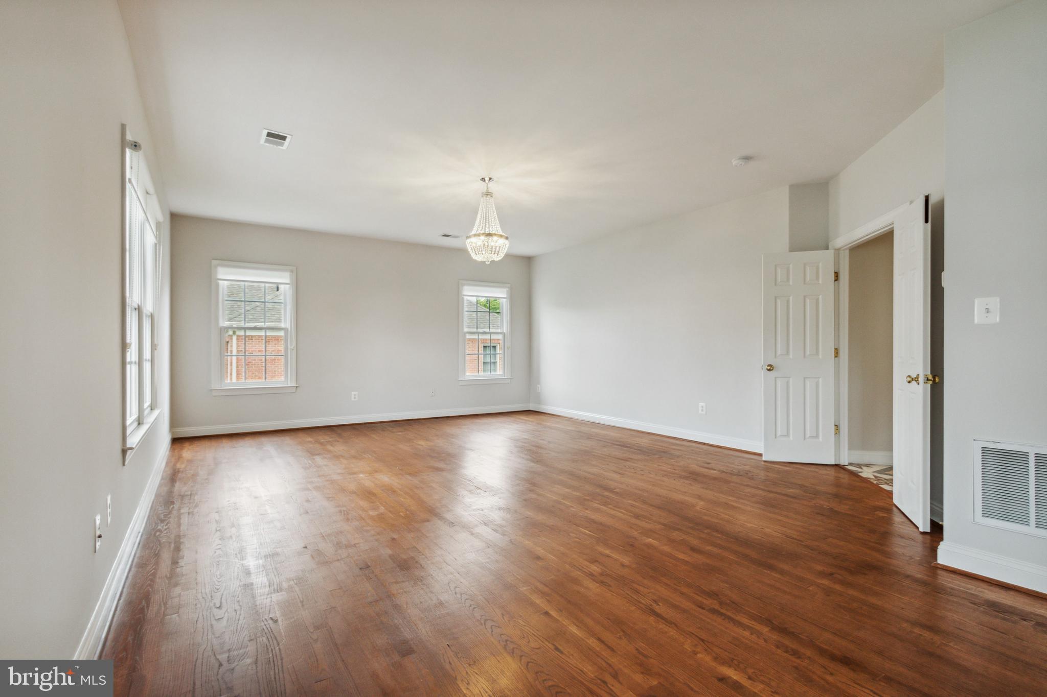 16000 Tryon Way Gainesville, VA 20155 - Photo 48 of 126 Enormous Owner's Suite