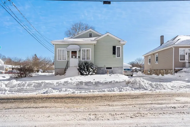 $369,999 | 677 Oak Grove Avenue, Fall River, MA 02720