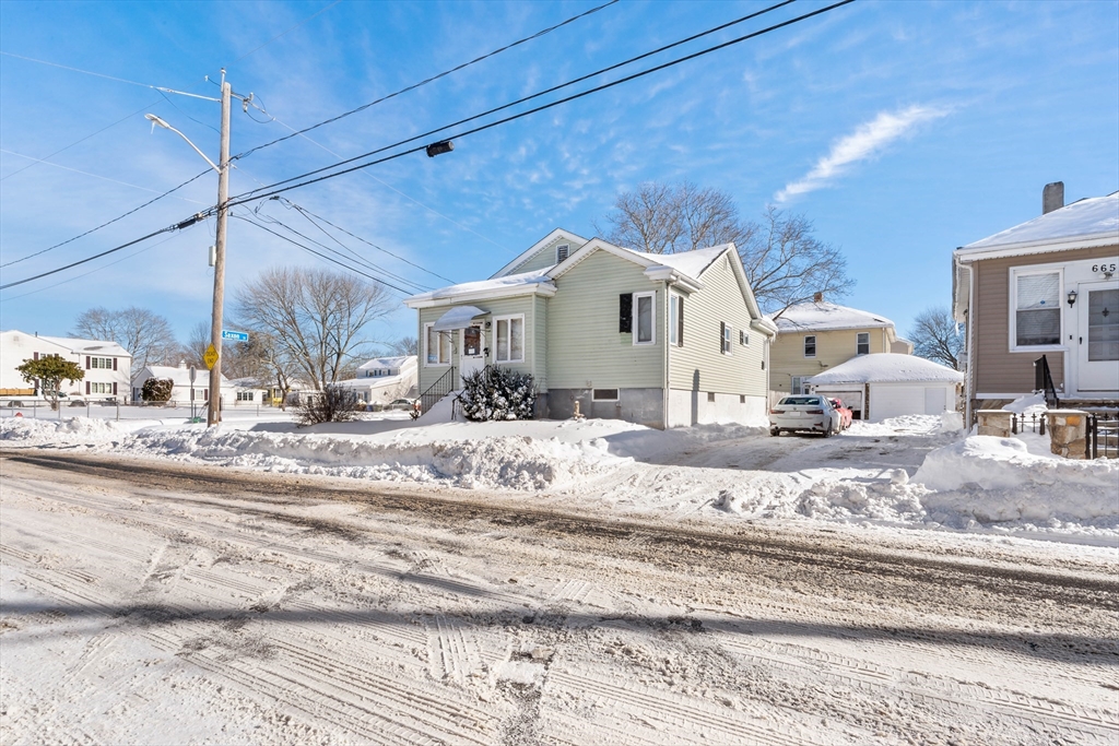 677 Oak Grove Avenue Fall River, MA 02720 - Photo 3 of 26 a view of a very nice looking yard