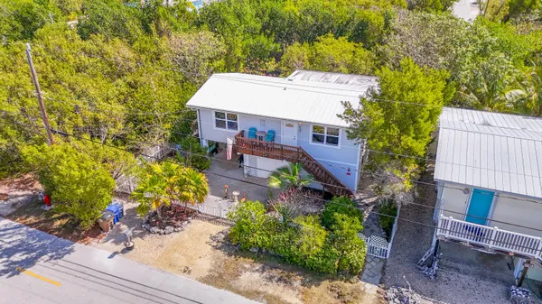 a view of a patio in backyard
