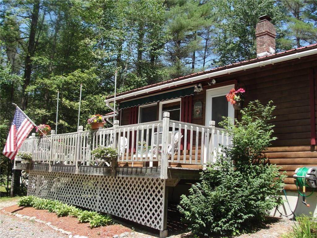 Nice deck on the front with an...