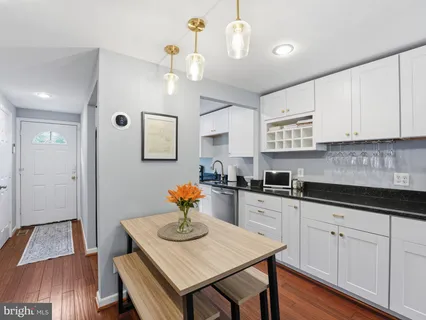 $556,000 | 5903 Sir Cambridge Way, Alexandria, VA 22315