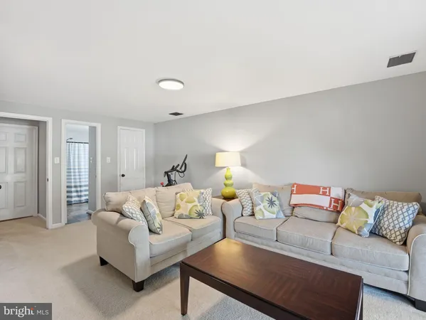 $556,000 | 5903 Sir Cambridge Way, Alexandria, VA 22315